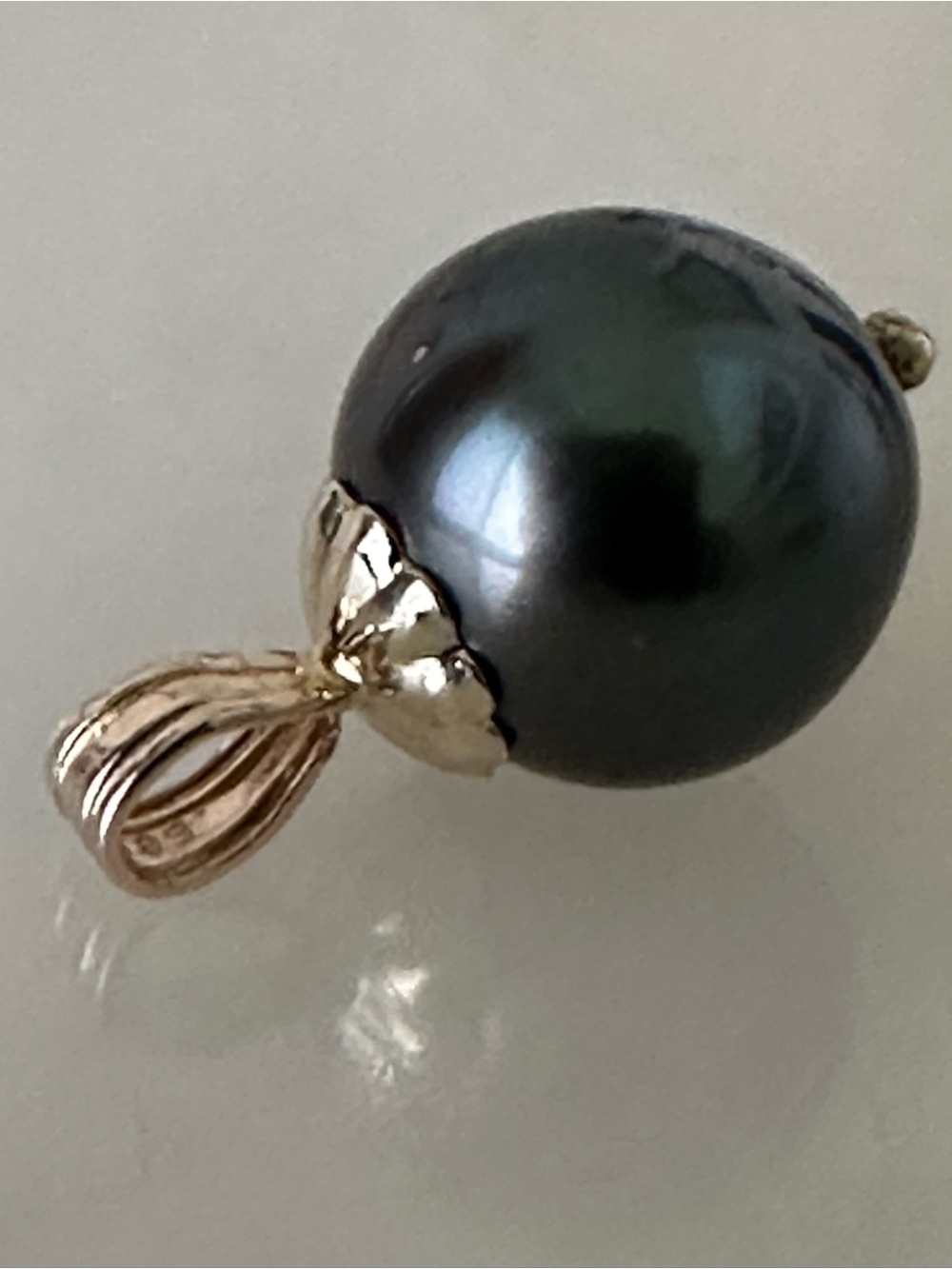 14k Yellow Gold Black Pearl Pendant - Picture 5 of 9